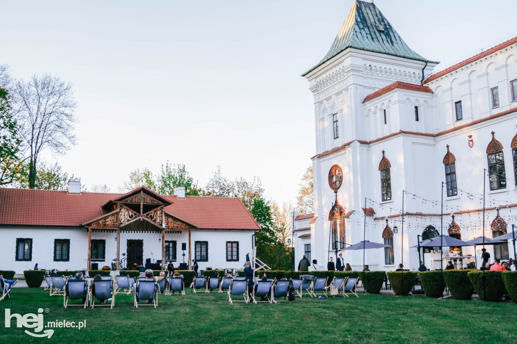Klimatyczny wieczór w Zamku Przecław