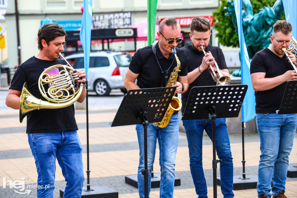 Mini koncert na mieleckim Rynku