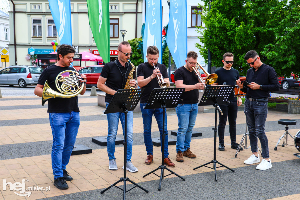Mini koncert na mieleckim Rynku