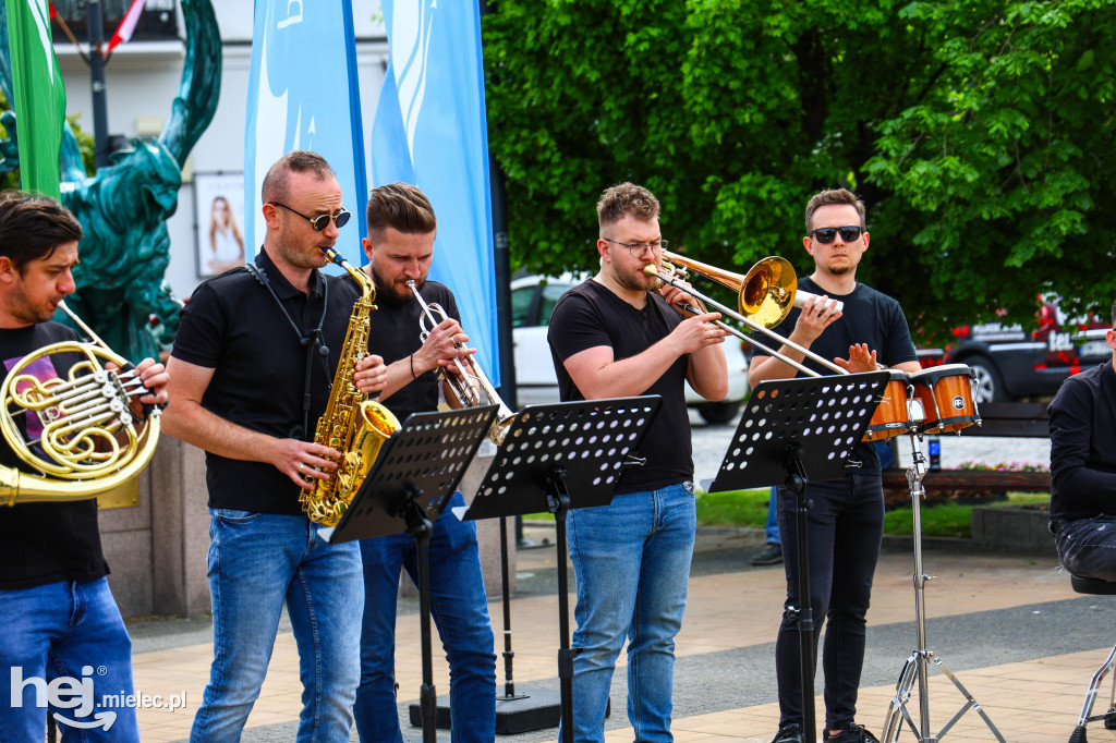 Mini koncert na mieleckim Rynku