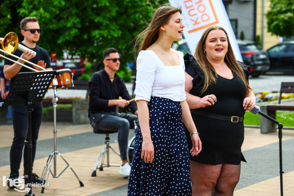 Mini koncert na mieleckim Rynku