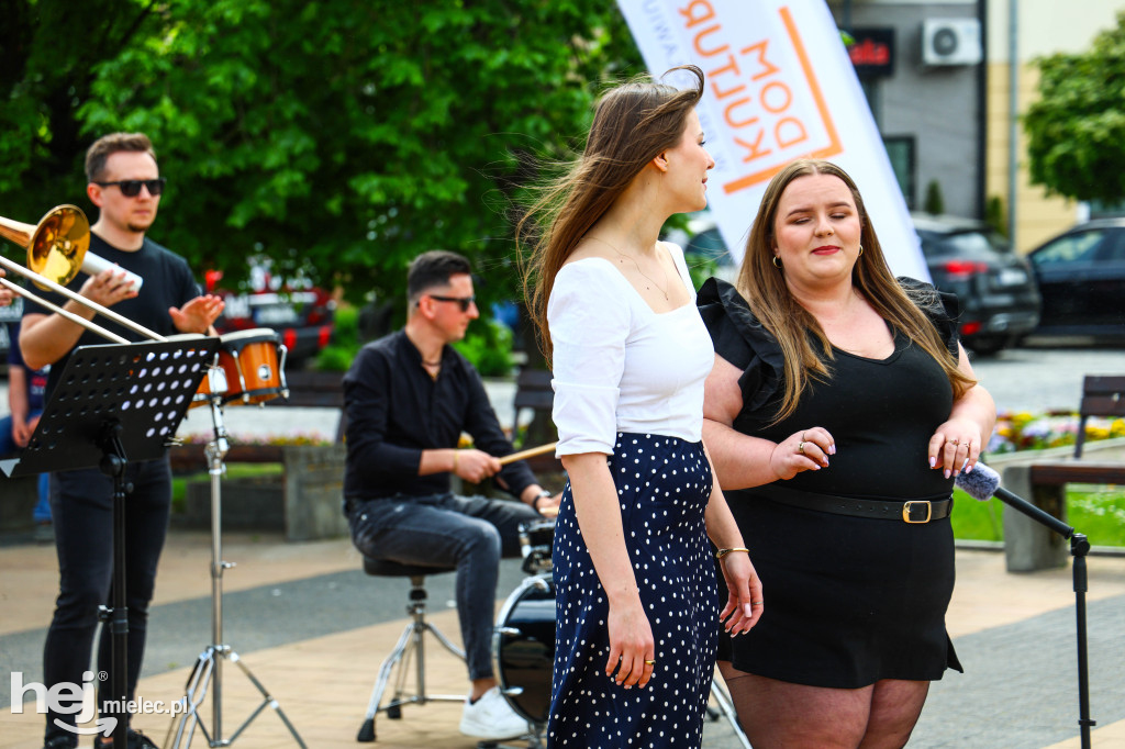 Mini koncert na mieleckim Rynku
