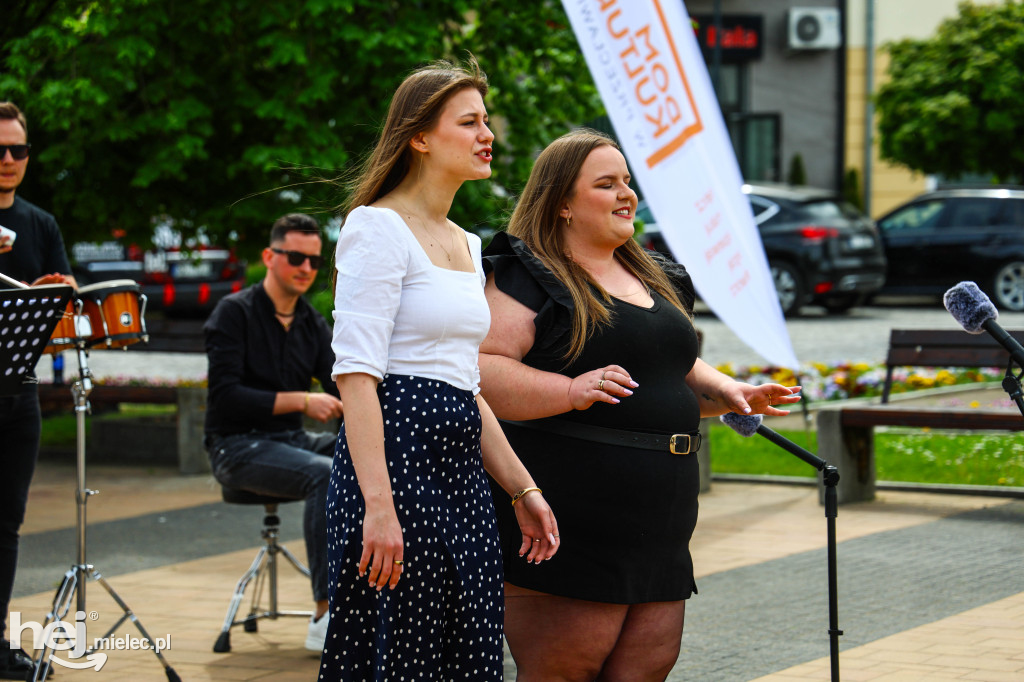 Mini koncert na mieleckim Rynku