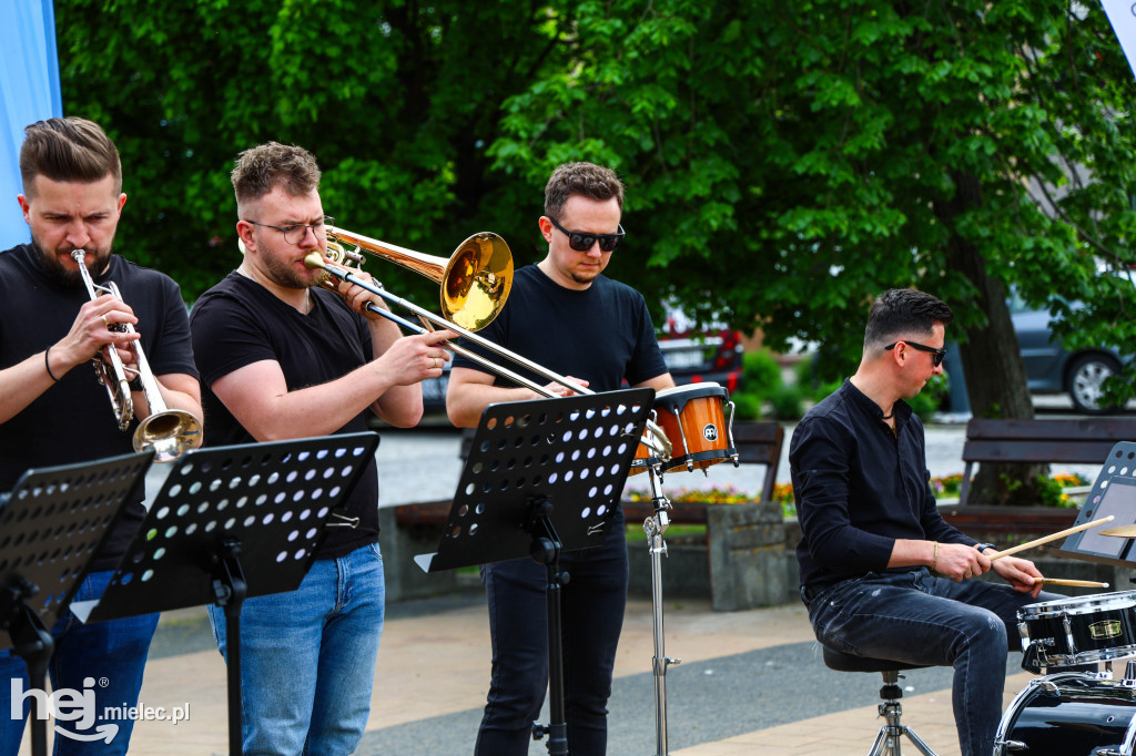 Mini koncert na mieleckim Rynku