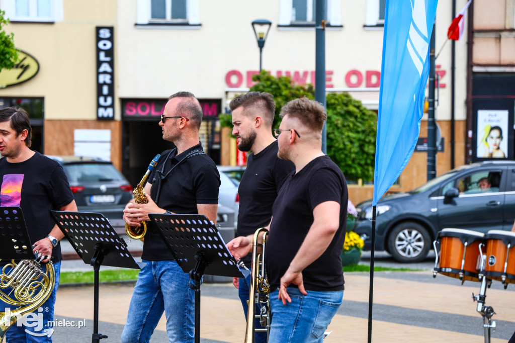 Mini koncert na mieleckim Rynku
