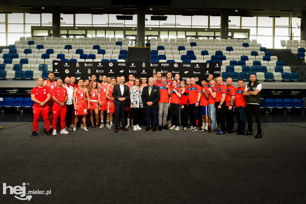 Ceremonia oficjalnego ważenia przed galą Suzuki Boxing Night 41