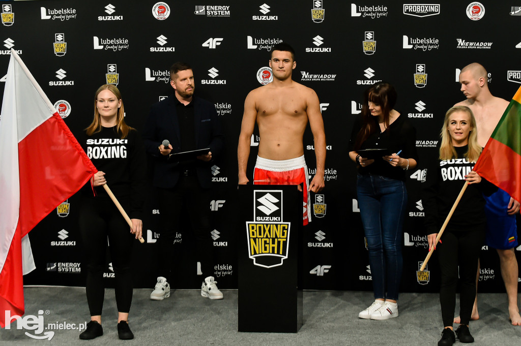 Ceremonia oficjalnego ważenia przed galą Suzuki Boxing Night 41