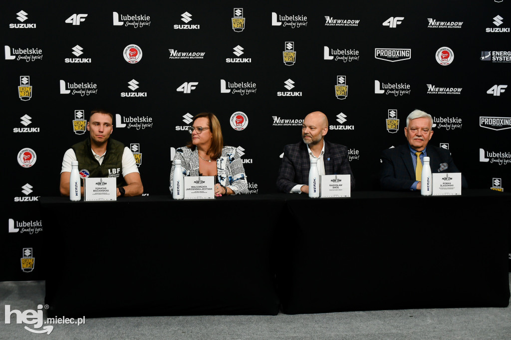 Ceremonia oficjalnego ważenia przed galą Suzuki Boxing Night 41