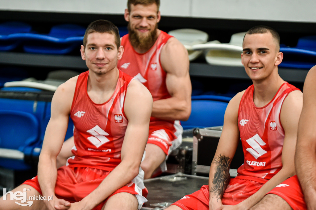 Ceremonia oficjalnego ważenia przed galą Suzuki Boxing Night 41