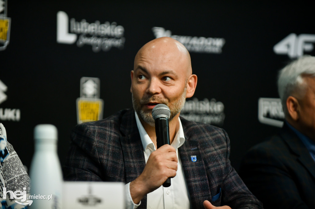 Ceremonia oficjalnego ważenia przed galą Suzuki Boxing Night 41