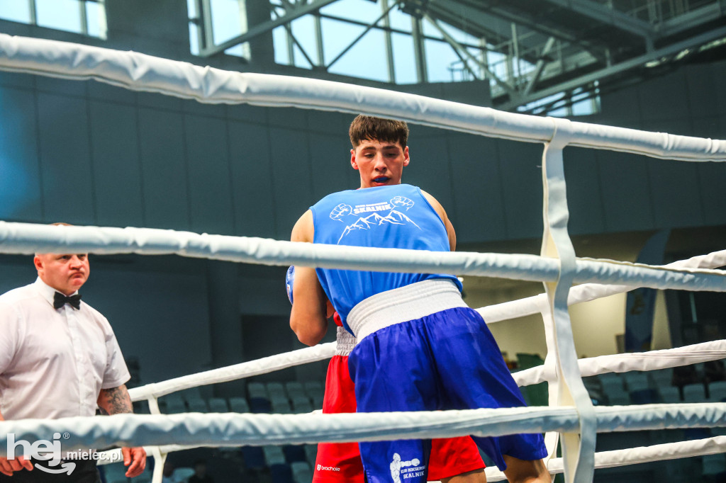 Jakub Pałka wygrał przed mielecką publicznością podczas Suzuki Boxing Night 41