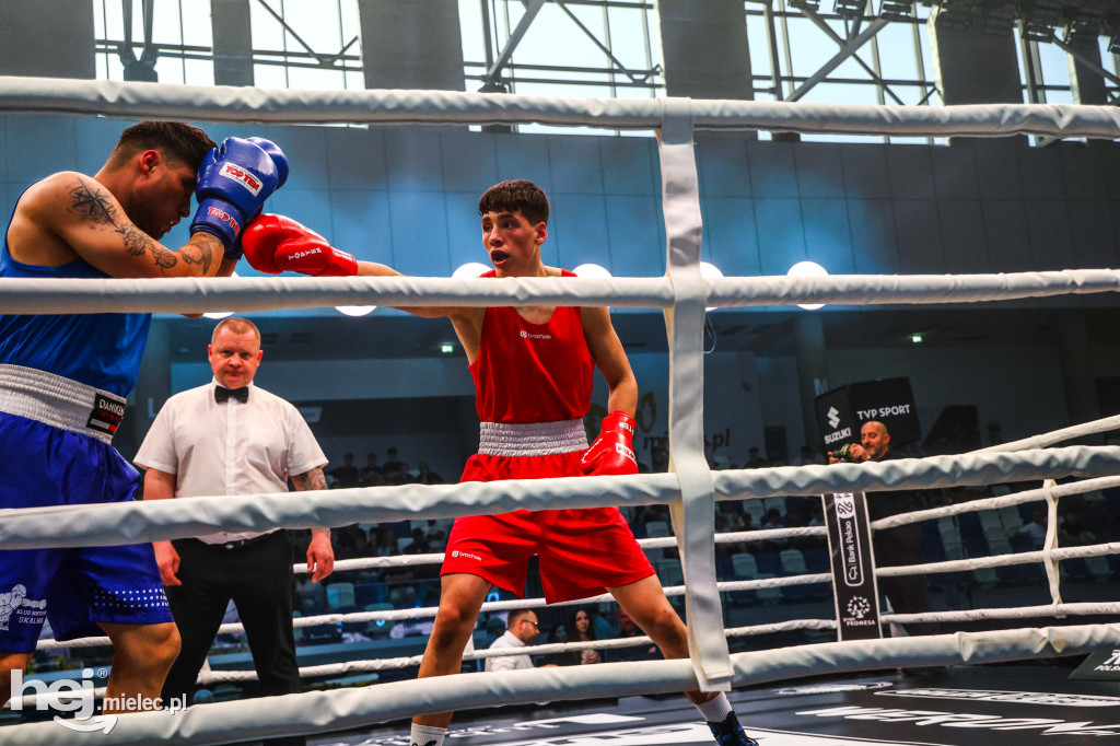 Jakub Pałka wygrał przed mielecką publicznością podczas Suzuki Boxing Night 41