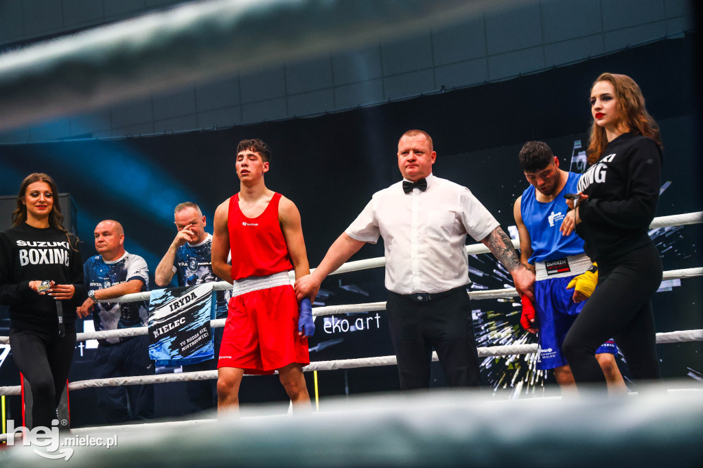 Jakub Pałka wygrał przed mielecką publicznością podczas Suzuki Boxing Night 41