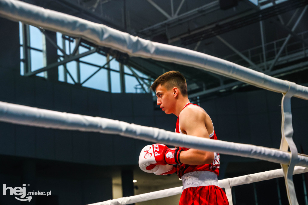 Jakub Pałka wygrał przed mielecką publicznością podczas Suzuki Boxing Night 41