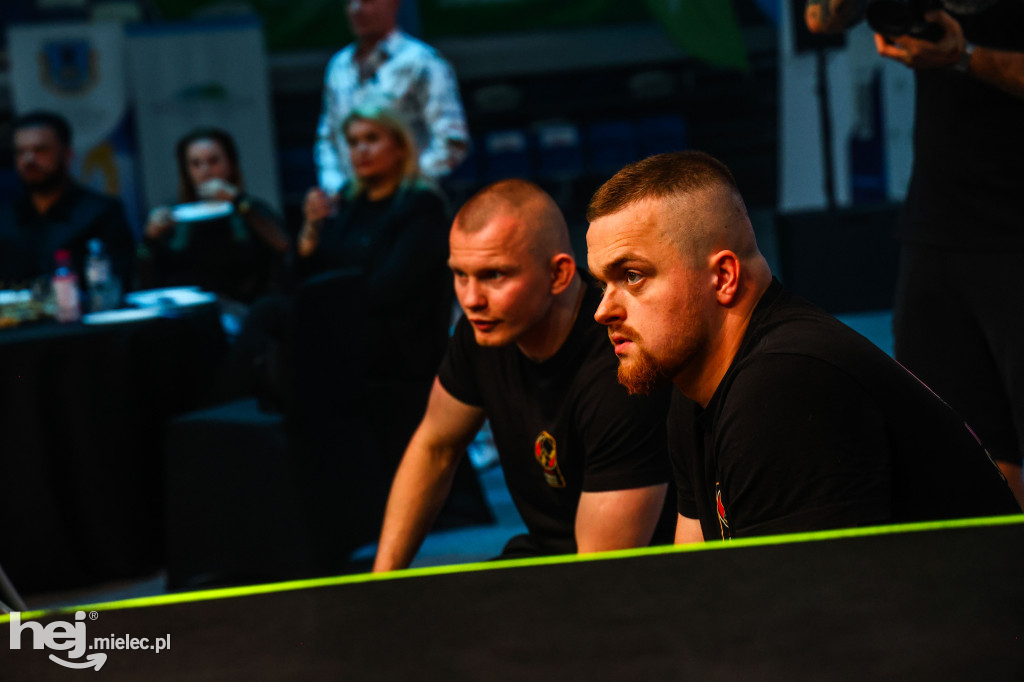 Jakub Pałka wygrał przed mielecką publicznością podczas Suzuki Boxing Night 41