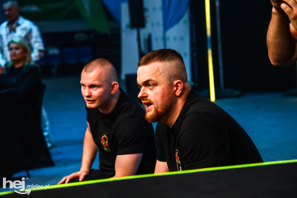 Jakub Pałka wygrał przed mielecką publicznością podczas Suzuki Boxing Night 41