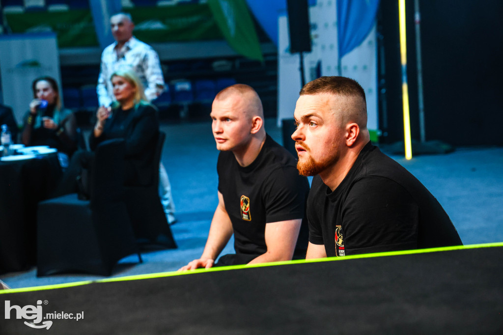 Jakub Pałka wygrał przed mielecką publicznością podczas Suzuki Boxing Night 41
