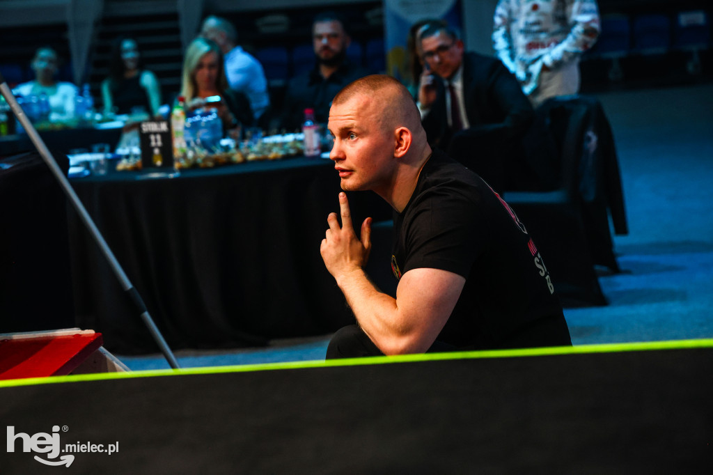 Jakub Pałka wygrał przed mielecką publicznością podczas Suzuki Boxing Night 41