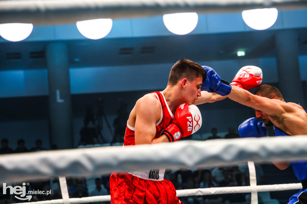Jakub Pałka wygrał przed mielecką publicznością podczas Suzuki Boxing Night 41