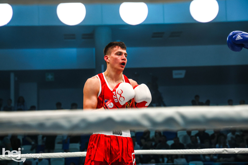 Jakub Pałka wygrał przed mielecką publicznością podczas Suzuki Boxing Night 41
