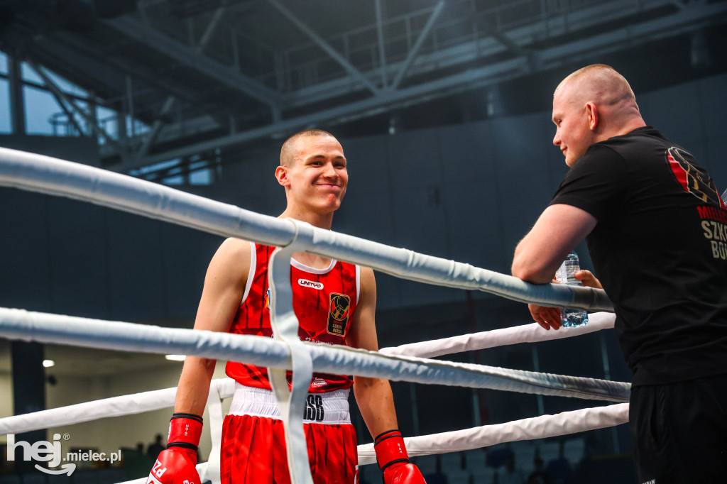 Jakub Pałka wygrał przed mielecką publicznością podczas Suzuki Boxing Night 41