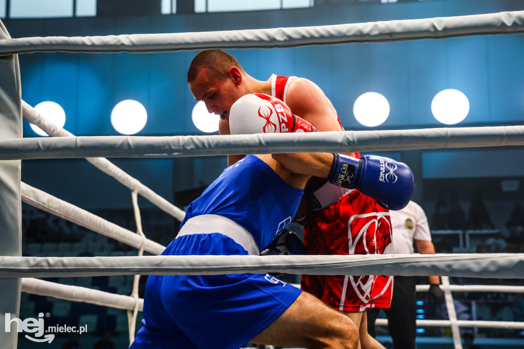 Jakub Pałka wygrał przed mielecką publicznością podczas Suzuki Boxing Night 41