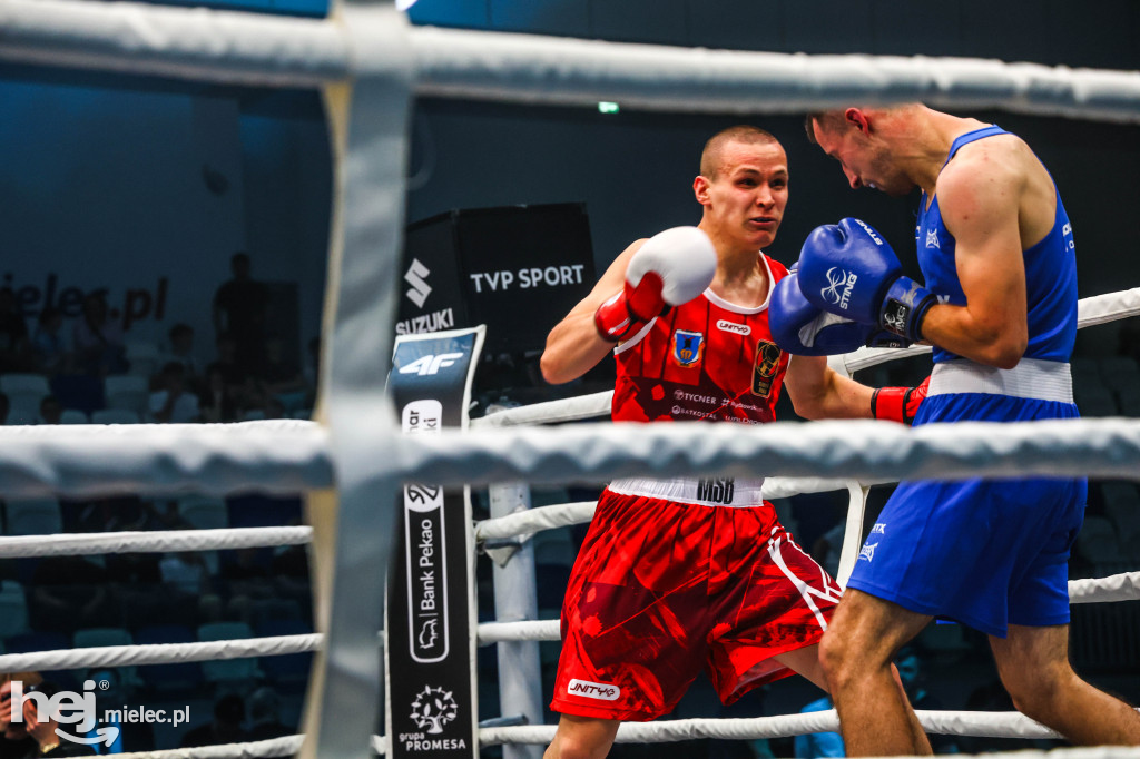 Jakub Pałka wygrał przed mielecką publicznością podczas Suzuki Boxing Night 41