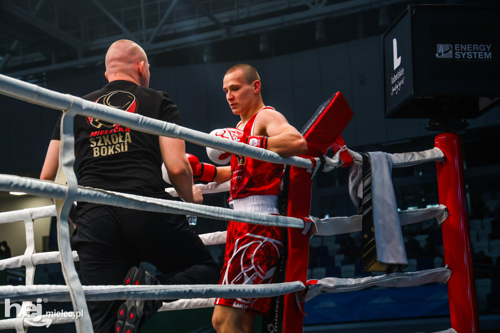 Jakub Pałka wygrał przed mielecką publicznością podczas Suzuki Boxing Night 41
