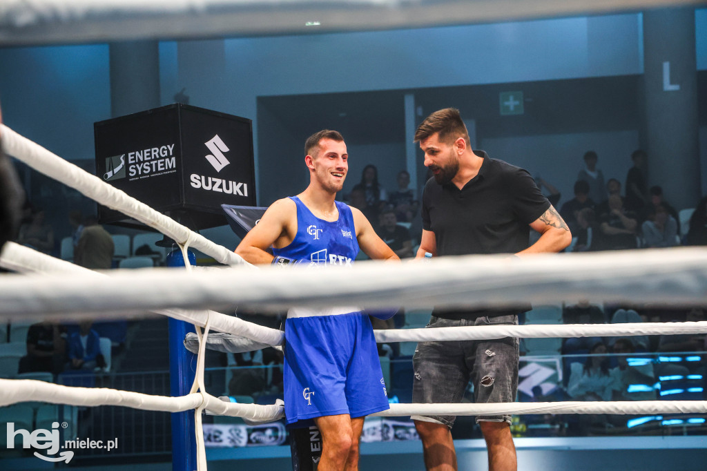 Jakub Pałka wygrał przed mielecką publicznością podczas Suzuki Boxing Night 41