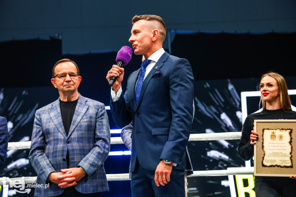 Jakub Pałka wygrał przed mielecką publicznością podczas Suzuki Boxing Night 41