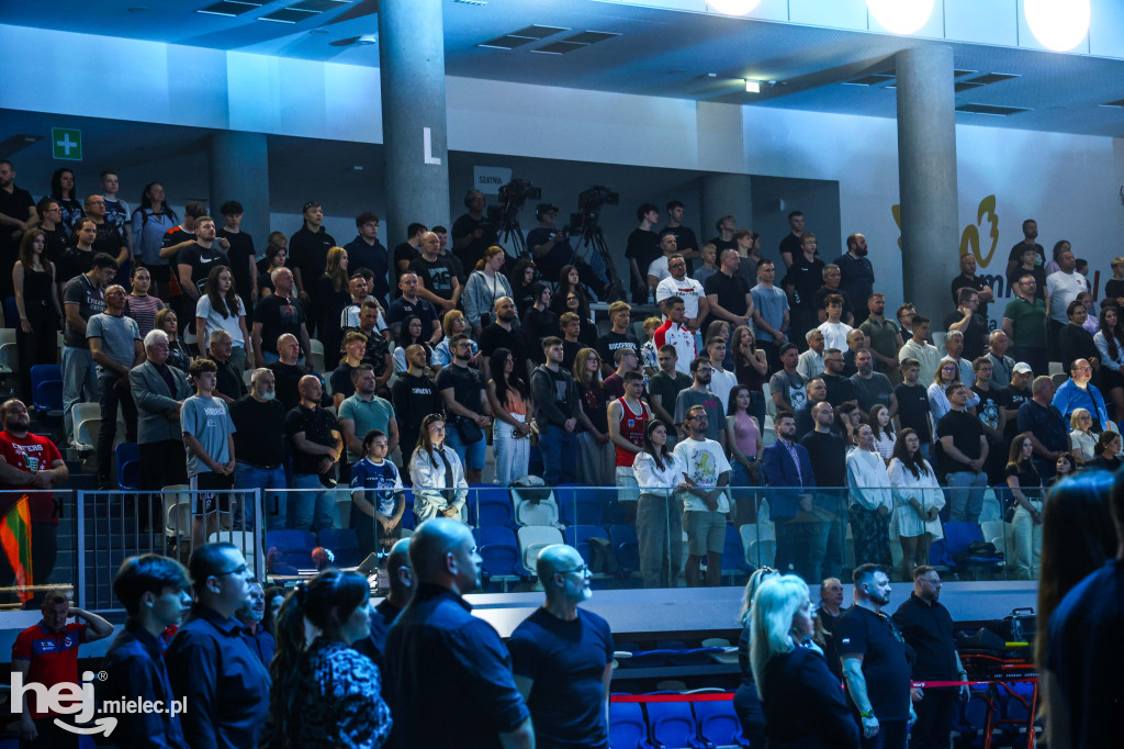 Jakub Pałka wygrał przed mielecką publicznością podczas Suzuki Boxing Night 41