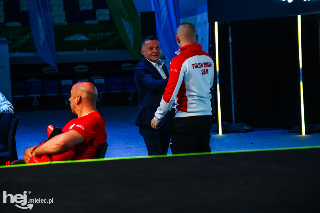 Jakub Pałka wygrał przed mielecką publicznością podczas Suzuki Boxing Night 41
