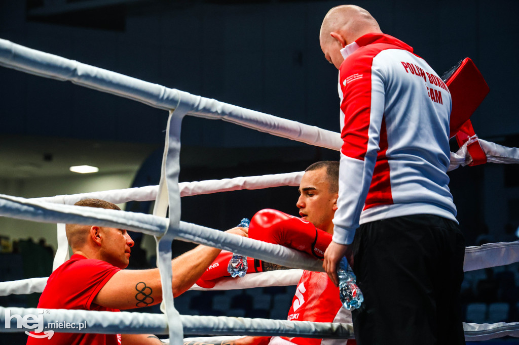 Jakub Pałka wygrał przed mielecką publicznością podczas Suzuki Boxing Night 41