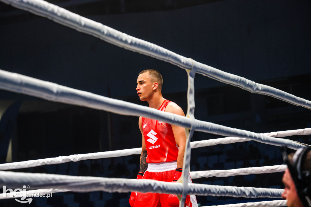 Jakub Pałka wygrał przed mielecką publicznością podczas Suzuki Boxing Night 41