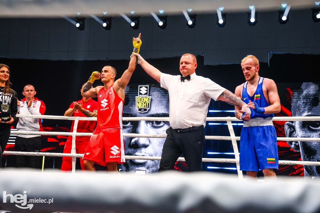 Jakub Pałka wygrał przed mielecką publicznością podczas Suzuki Boxing Night 41