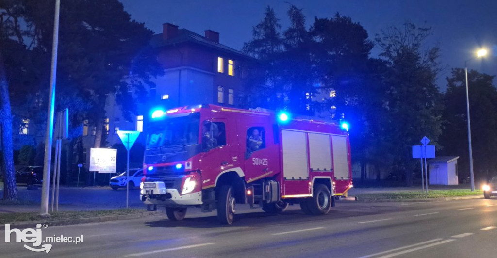 Trwa usuwanie rozległej plamy na ulicach Mielca