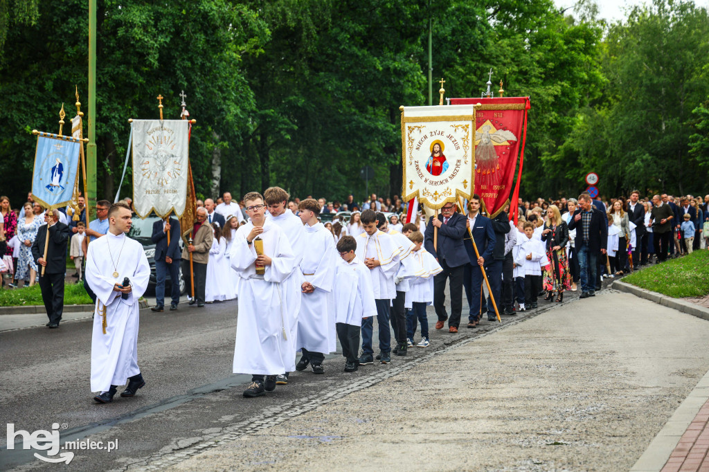 Procesja Bożego Ciała w parafii Ducha Świętego w Mielcu