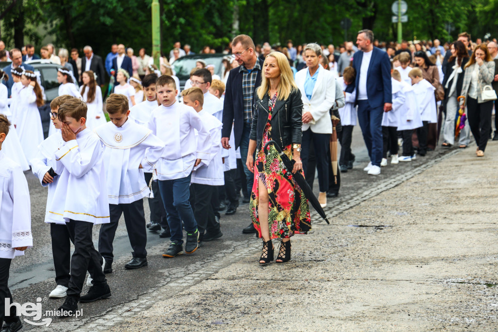 Procesja Bożego Ciała w parafii Ducha Świętego w Mielcu