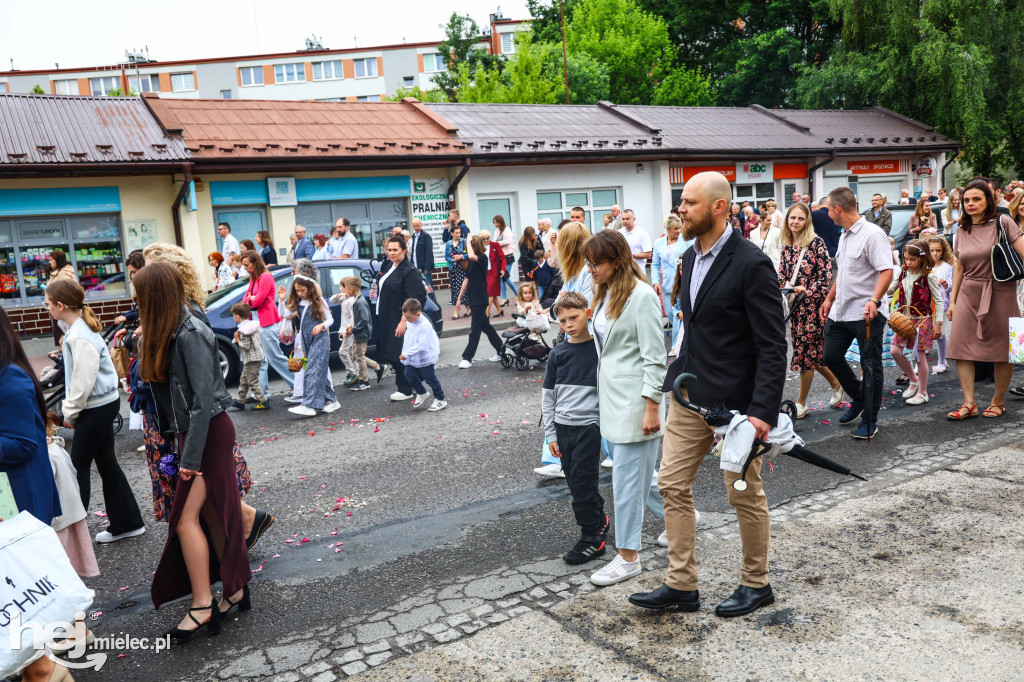 Procesja Bożego Ciała w parafii Ducha Świętego w Mielcu