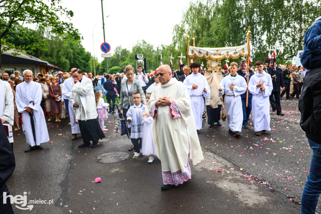 Procesja Bożego Ciała w parafii Ducha Świętego w Mielcu
