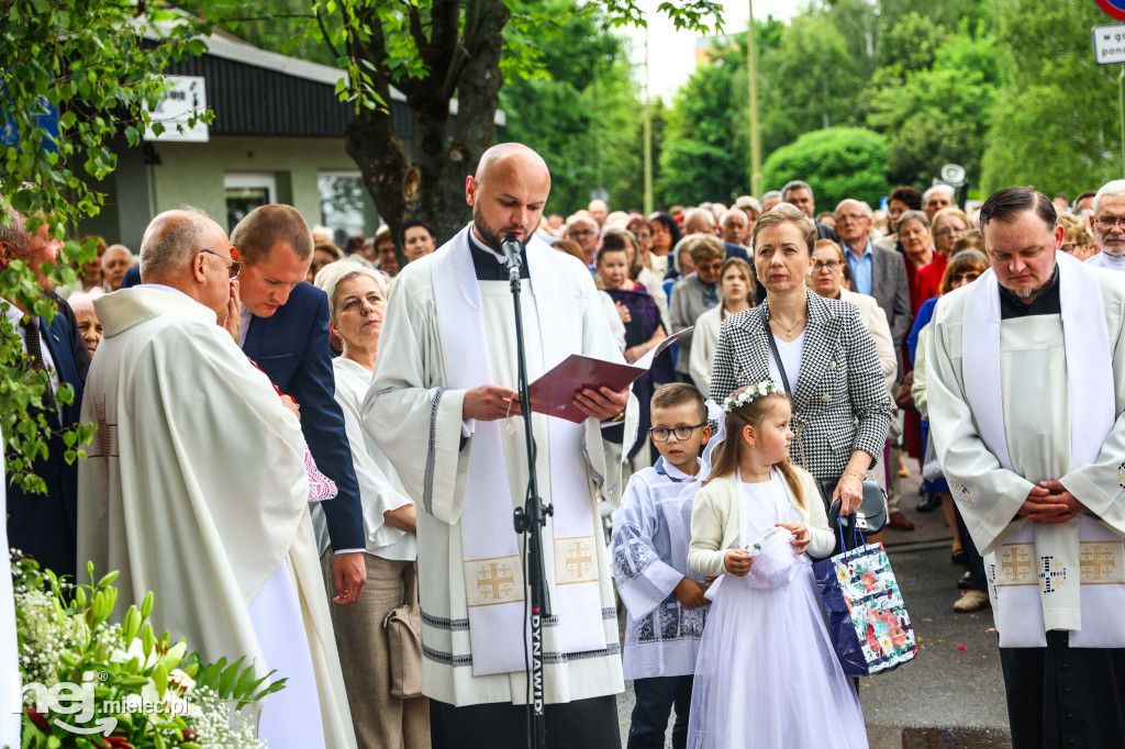 Procesja Bożego Ciała w parafii Ducha Świętego w Mielcu