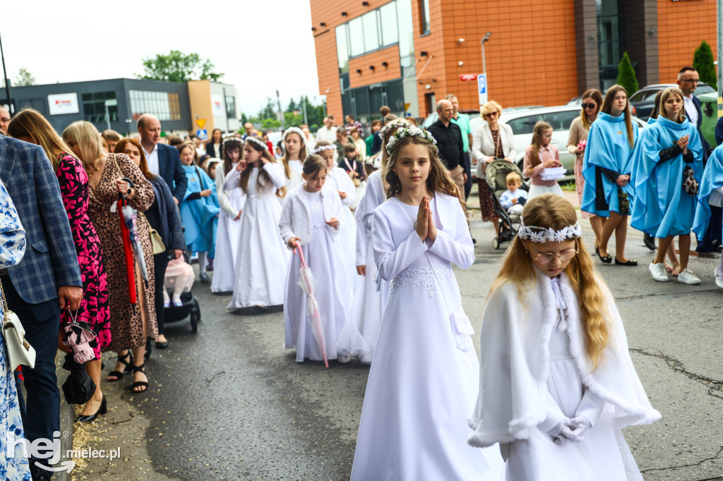 Procesja Bożego Ciała w parafii Ducha Świętego w Mielcu