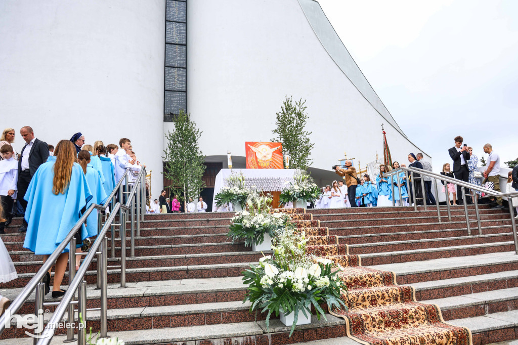 Procesja Bożego Ciała w parafii Ducha Świętego w Mielcu