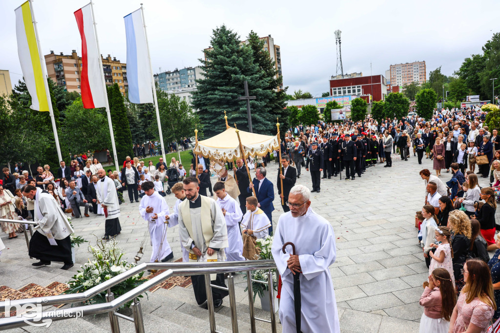 Procesja Bożego Ciała w parafii Ducha Świętego w Mielcu