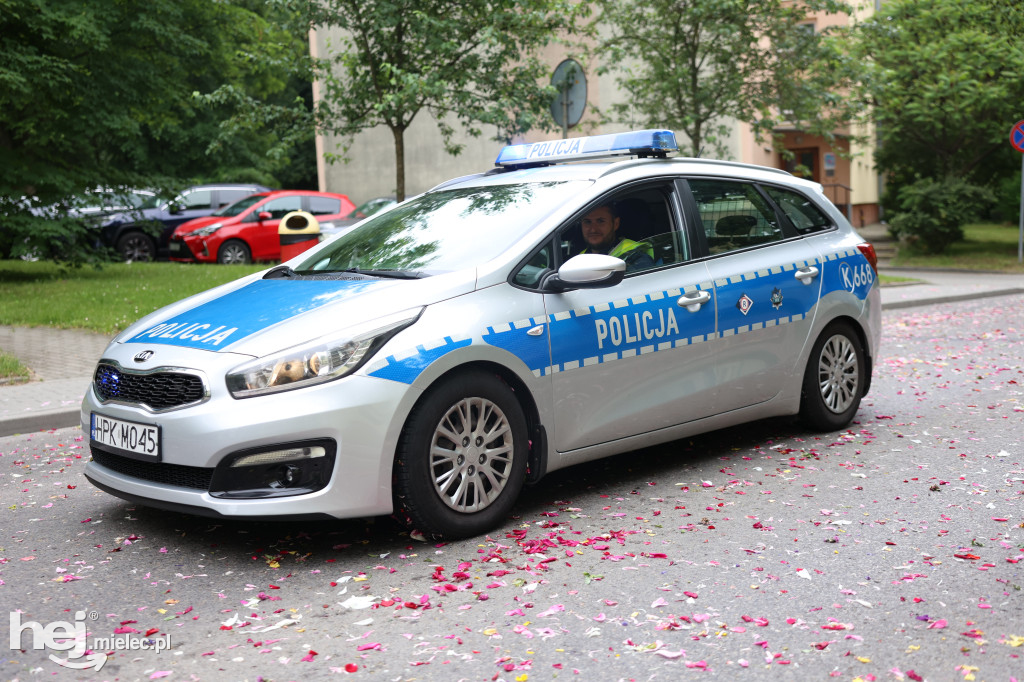 Procesja Parafii pw. Matki Bożej Nieustającej Pomocy w Mielcu