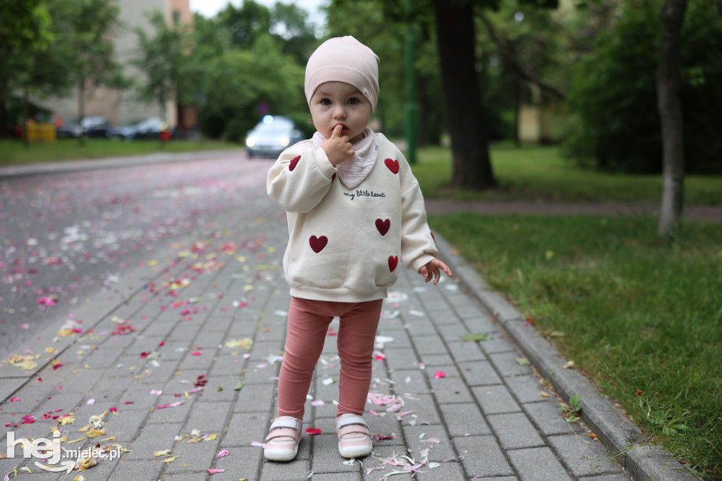 Procesja Parafii pw. Matki Bożej Nieustającej Pomocy w Mielcu