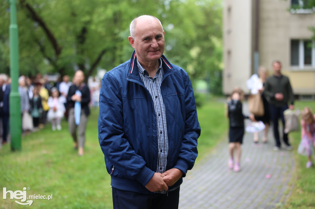 Procesja Parafii pw. Matki Bożej Nieustającej Pomocy w Mielcu