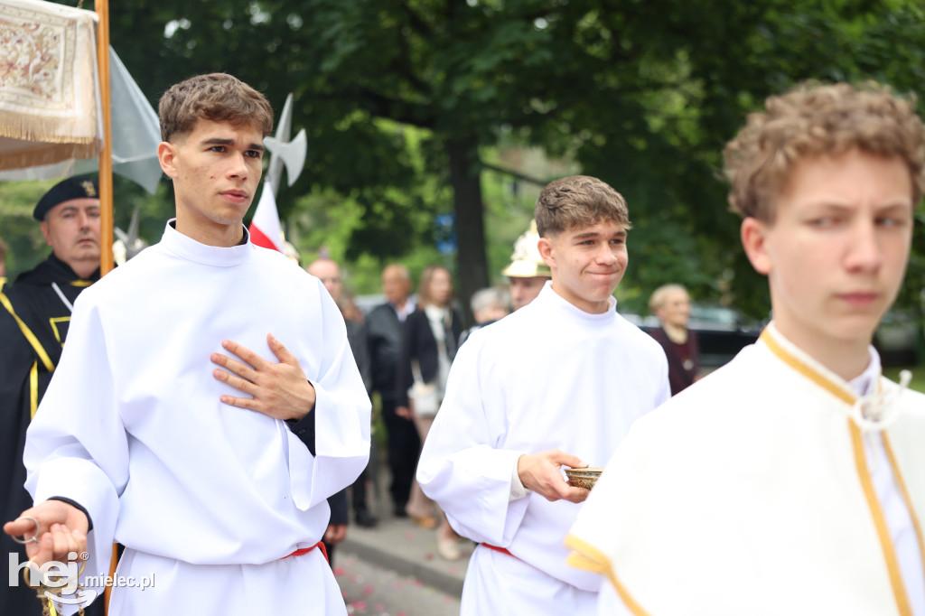 Procesja Parafii pw. Matki Bożej Nieustającej Pomocy w Mielcu