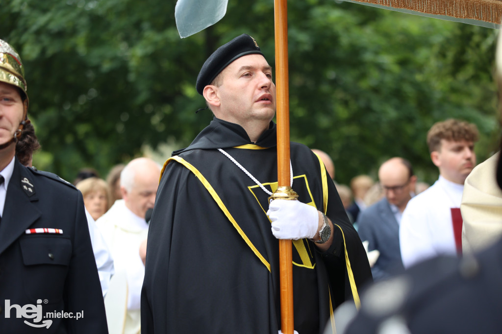Procesja Parafii pw. Matki Bożej Nieustającej Pomocy w Mielcu