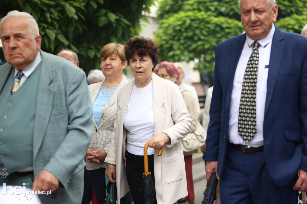 Procesja Parafii pw. Matki Bożej Nieustającej Pomocy w Mielcu
